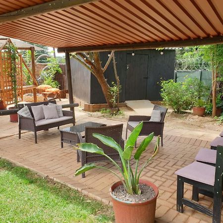 The Lazy Grape Guest Lodge & Spa Benoni Esterno foto