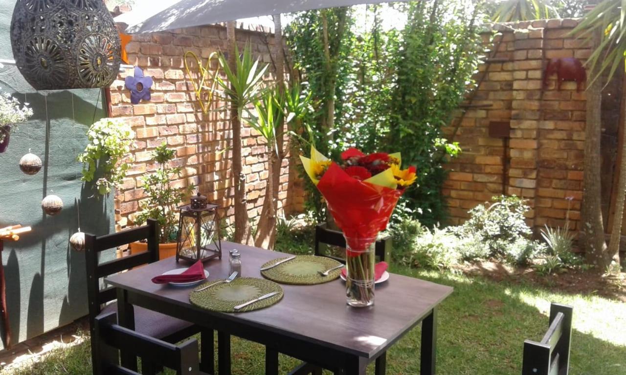 The Lazy Grape Guest Lodge & Spa Benoni Esterno foto