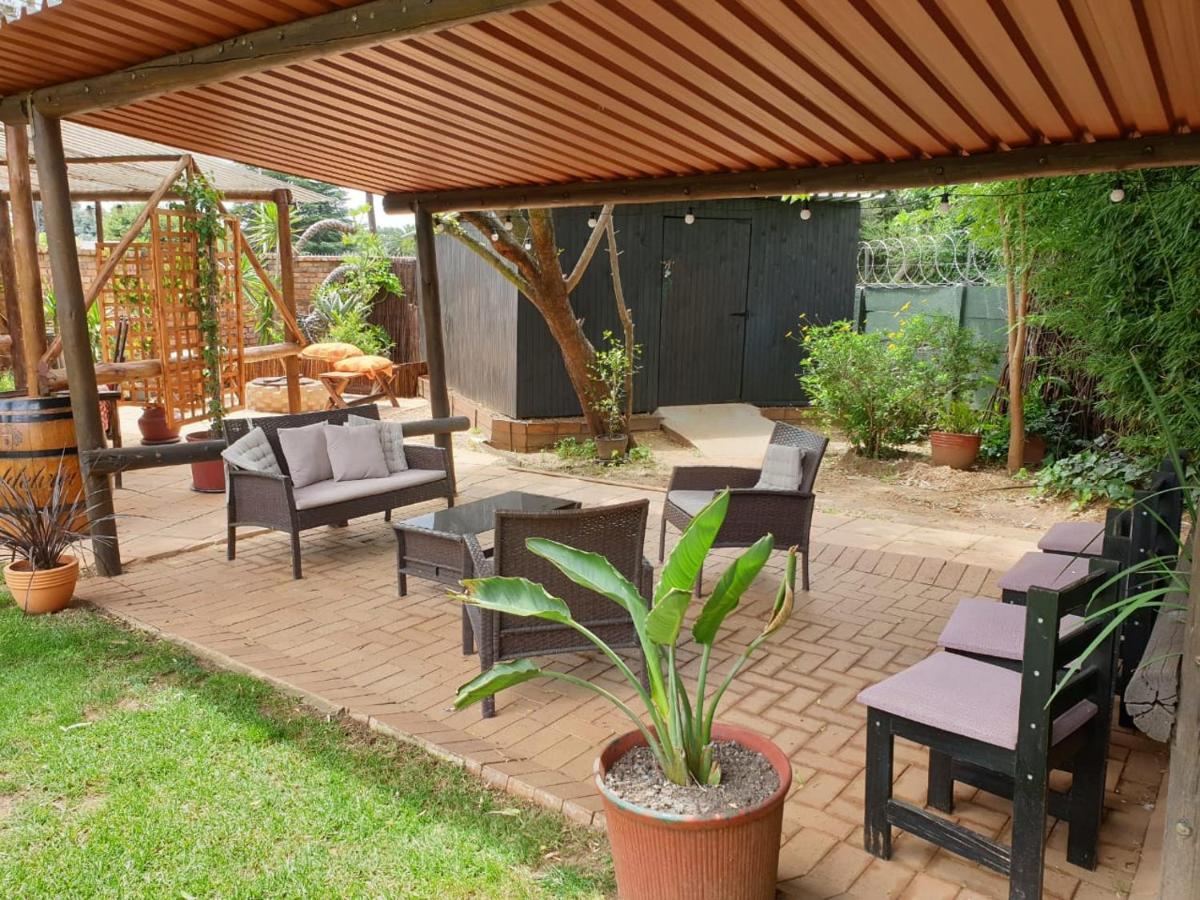 The Lazy Grape Guest Lodge & Spa Benoni Esterno foto