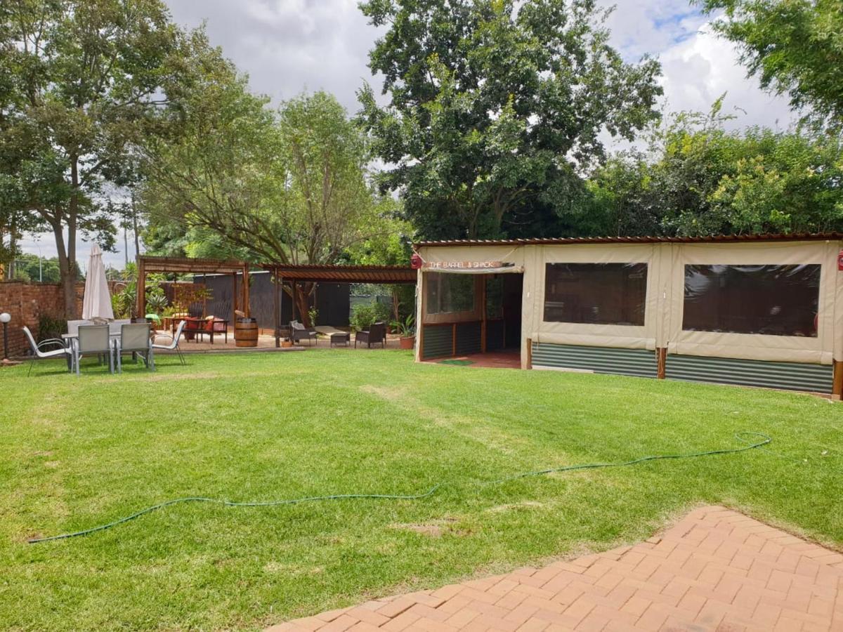 The Lazy Grape Guest Lodge & Spa Benoni Esterno foto