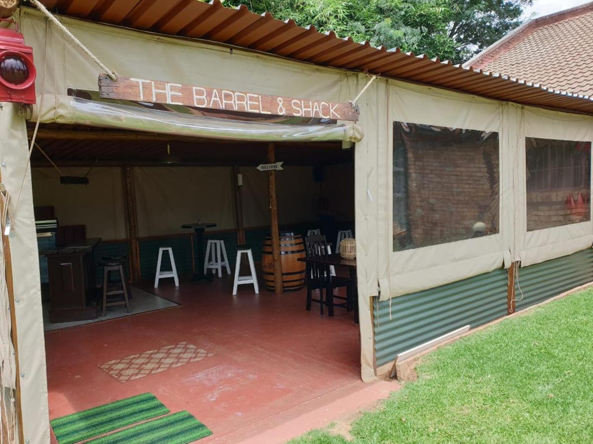 The Lazy Grape Guest Lodge & Spa Benoni Esterno foto