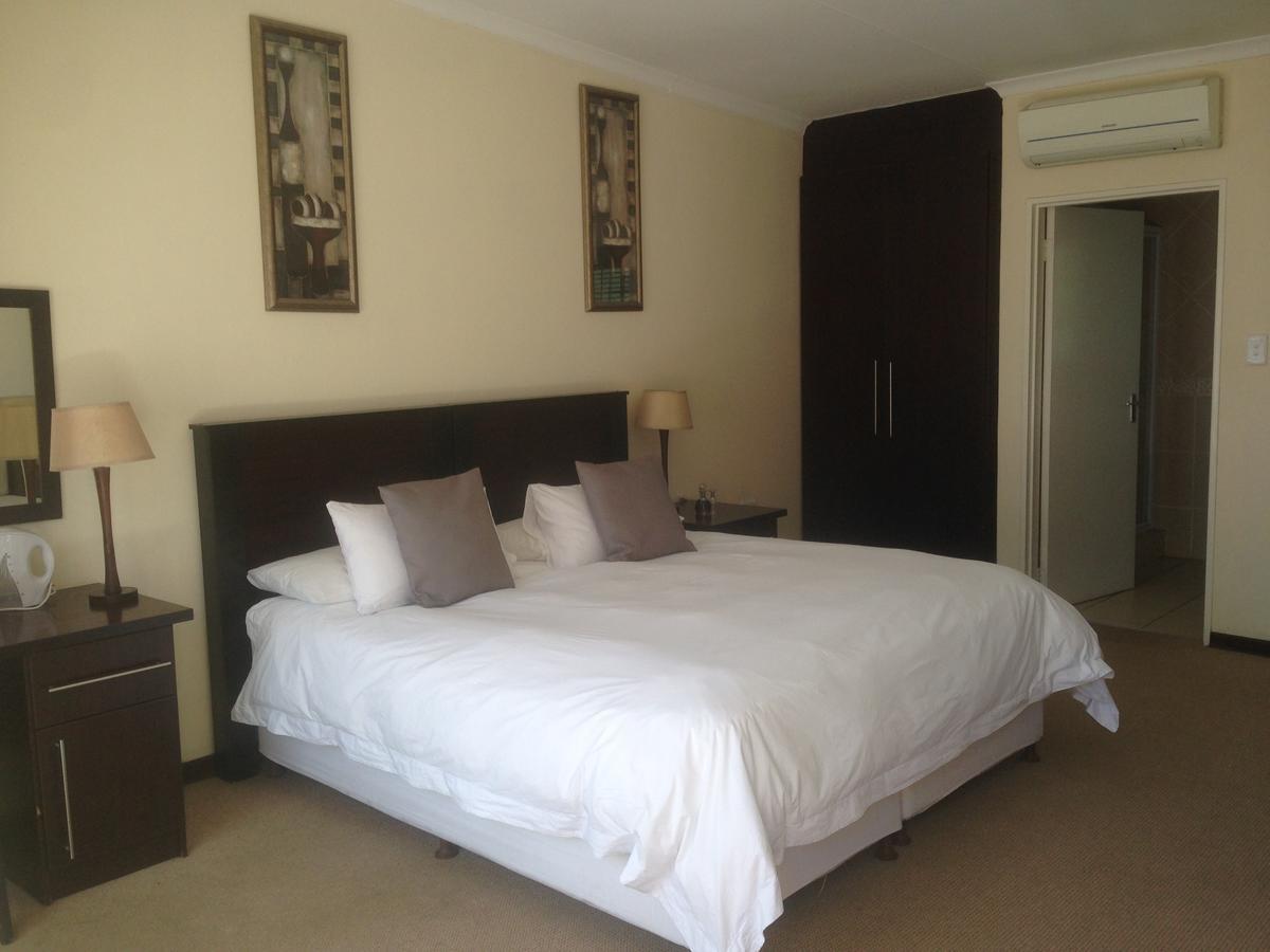 The Lazy Grape Guest Lodge & Spa Benoni Esterno foto