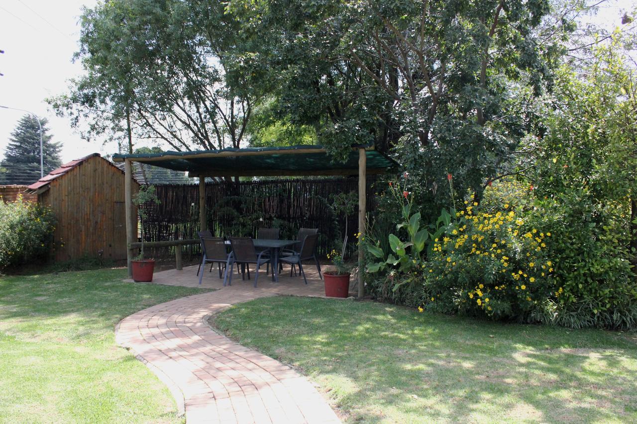 The Lazy Grape Guest Lodge & Spa Benoni Esterno foto