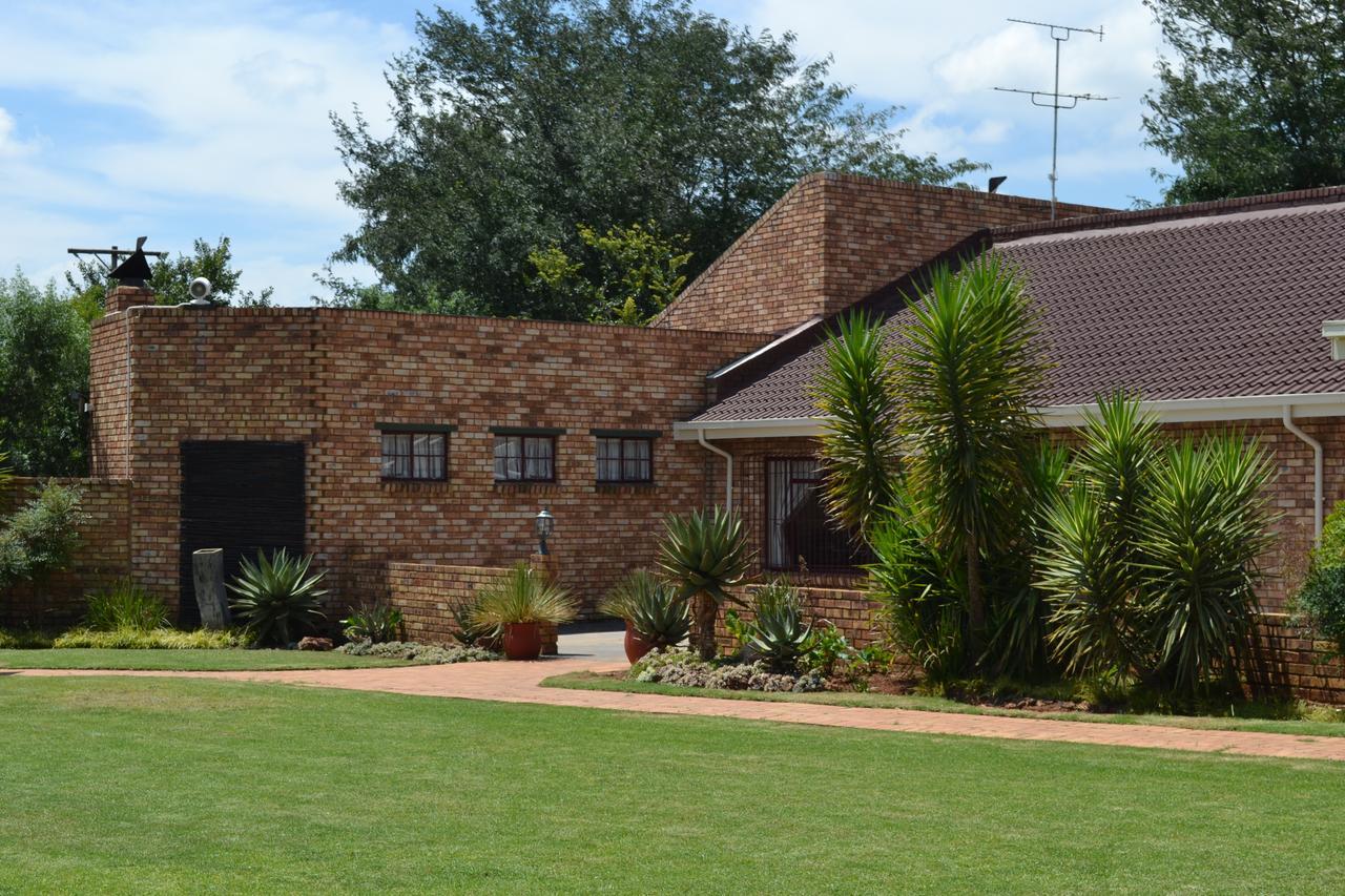 The Lazy Grape Guest Lodge & Spa Benoni Esterno foto