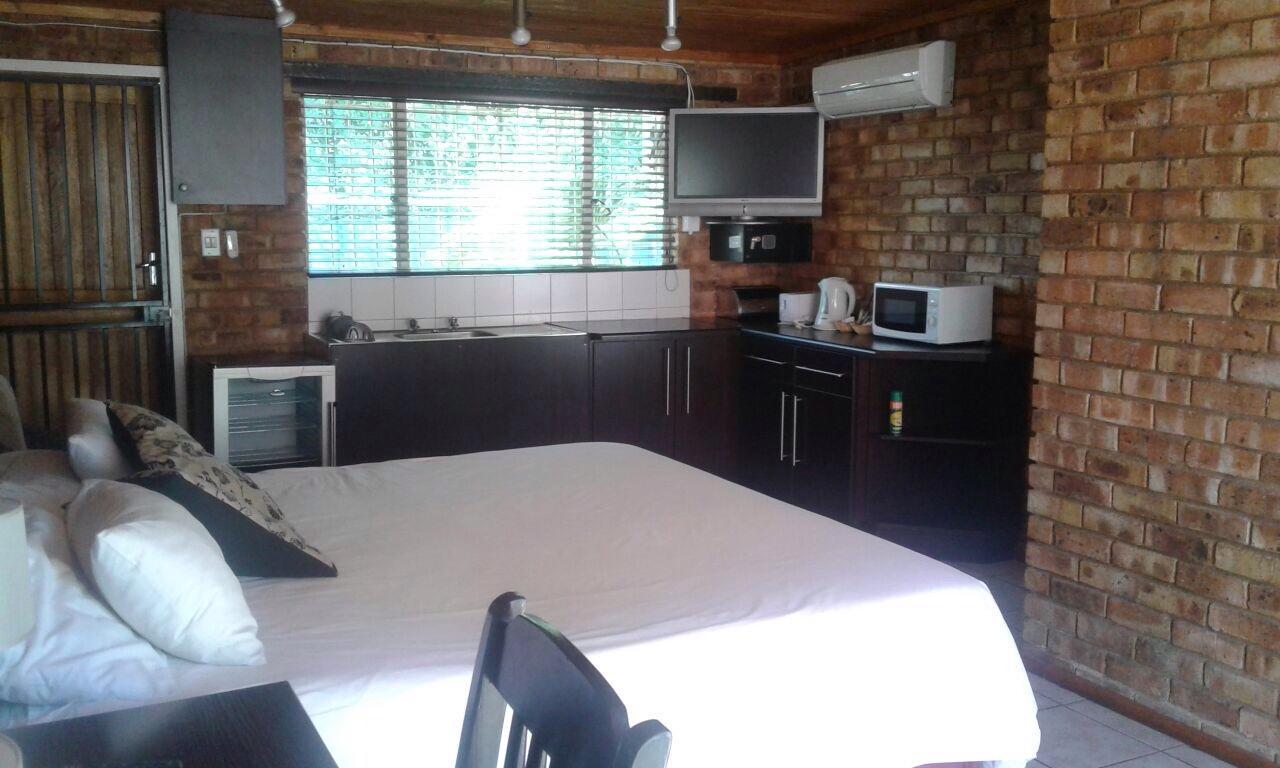 The Lazy Grape Guest Lodge & Spa Benoni Esterno foto