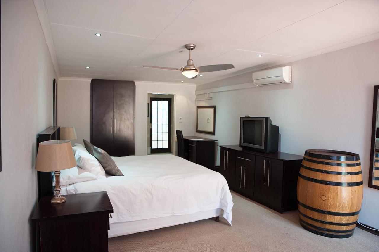 The Lazy Grape Guest Lodge & Spa Benoni Esterno foto