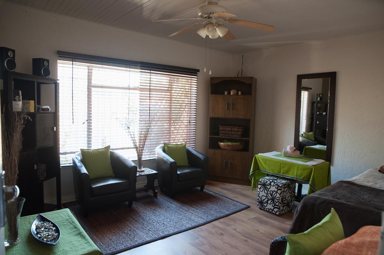 The Lazy Grape Guest Lodge & Spa Benoni Esterno foto