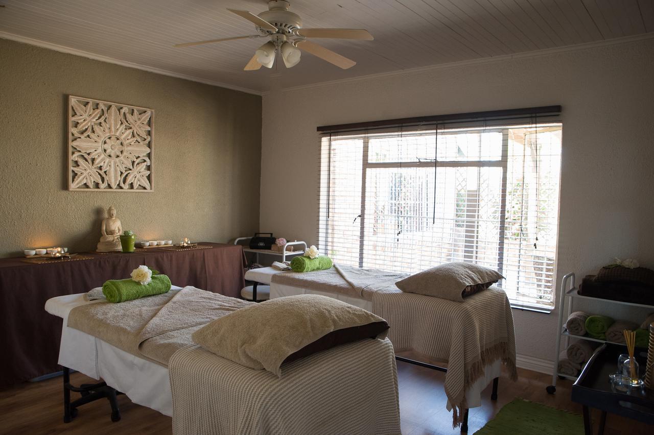 The Lazy Grape Guest Lodge & Spa Benoni Esterno foto